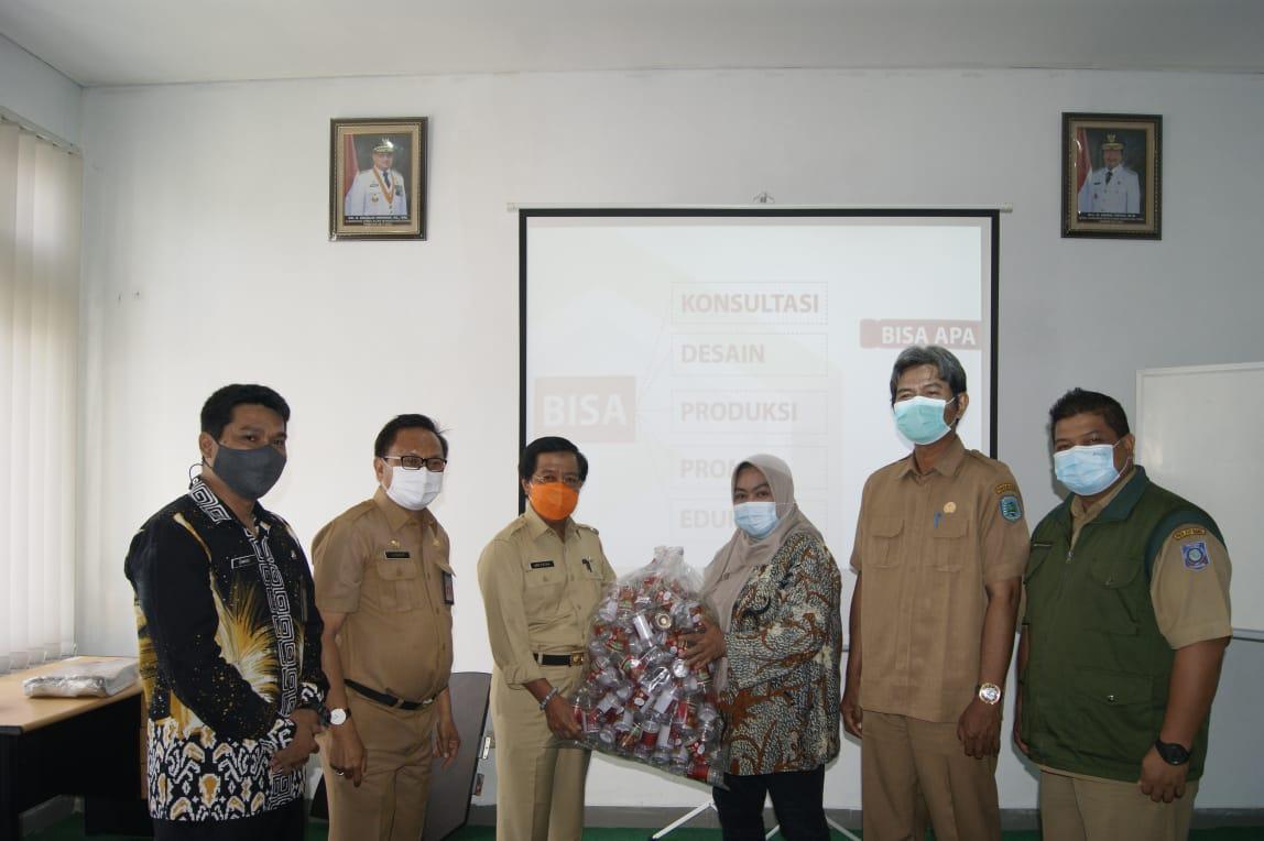 UPTD Rumah Promosi dan Kemasan serahkan bantuan kemasan ke IKM Belitung